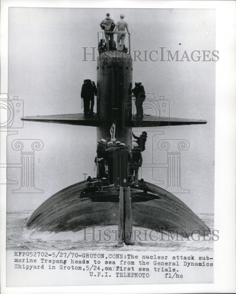 Load image into Gallery viewer, 1970 Press Photo Groton Conn the nuclear attack submarine Trepang heads to sea
