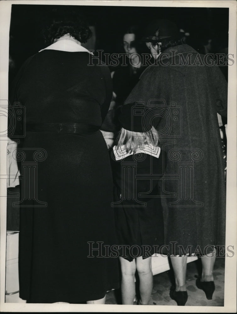 1937 Press Photo Shopping