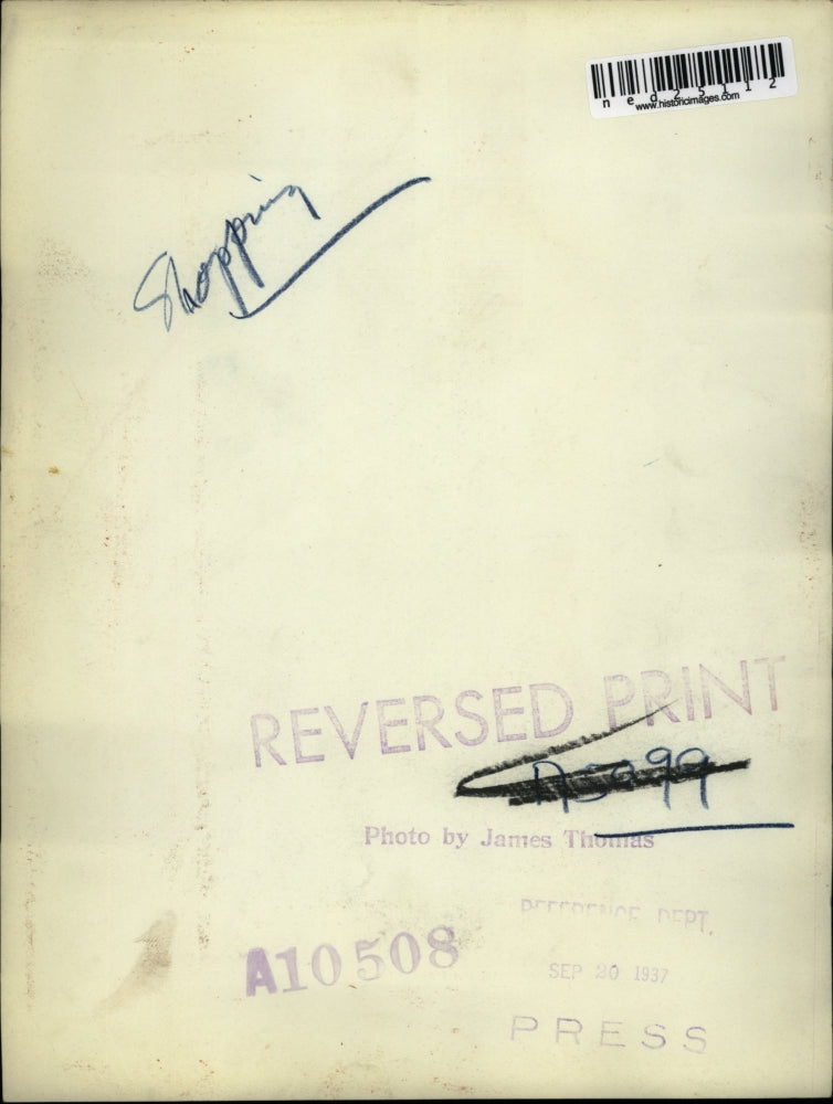 1937 Press Photo Shopping