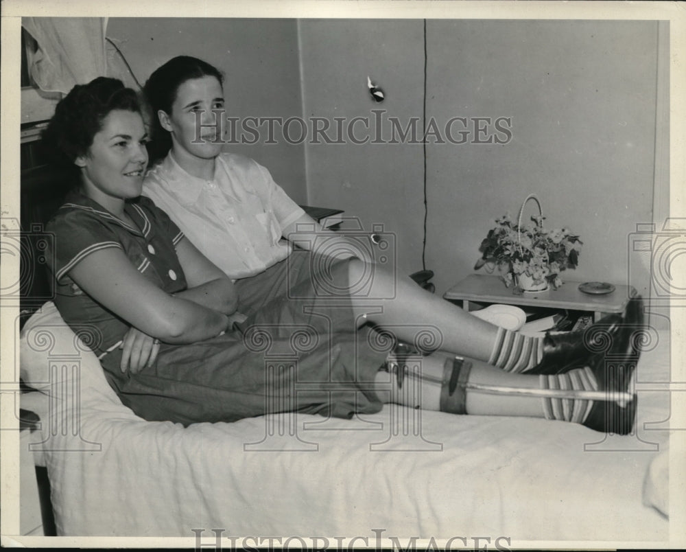 1937 Press Photo Geraldine Ballou and Elizabeth Stine Afflicted with Paralysis