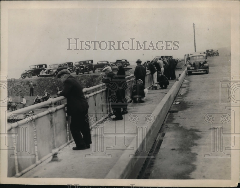 1938 Press Photo Shore Fishing