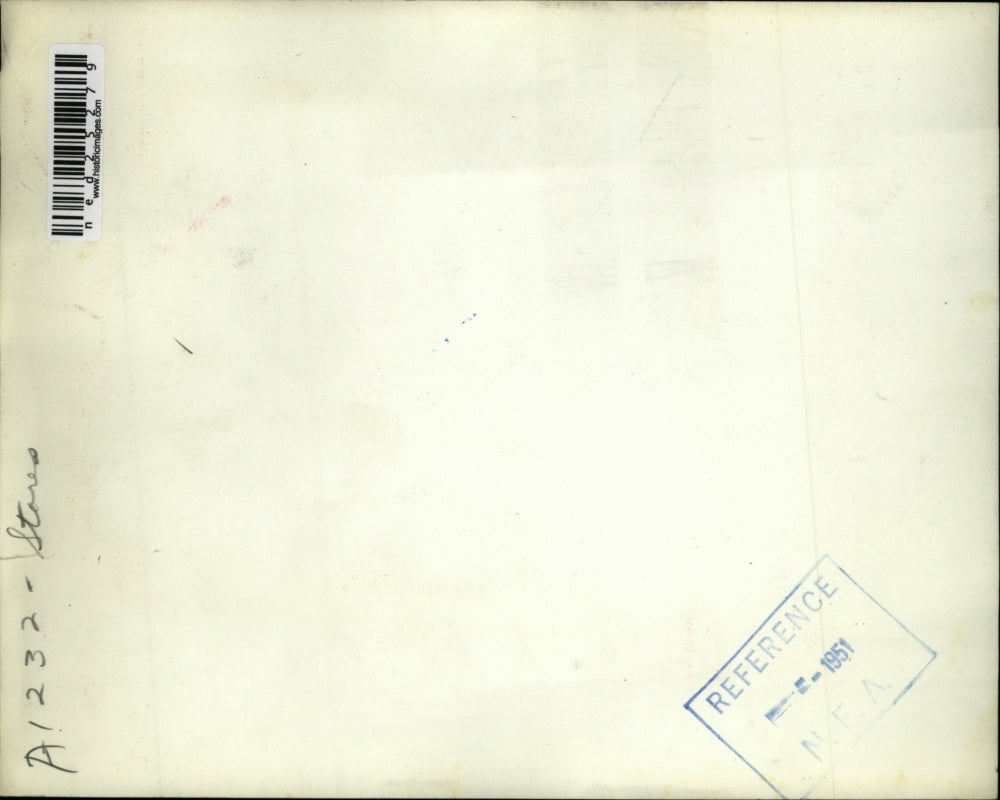 1951 Press Photo Cleveland2 mothers startled shoppers at a West Side Market