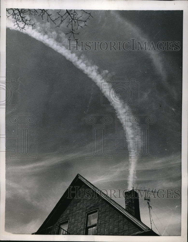 1958 Press Photo Vapos trial appears in the Chimmey left bu a Stratofortress