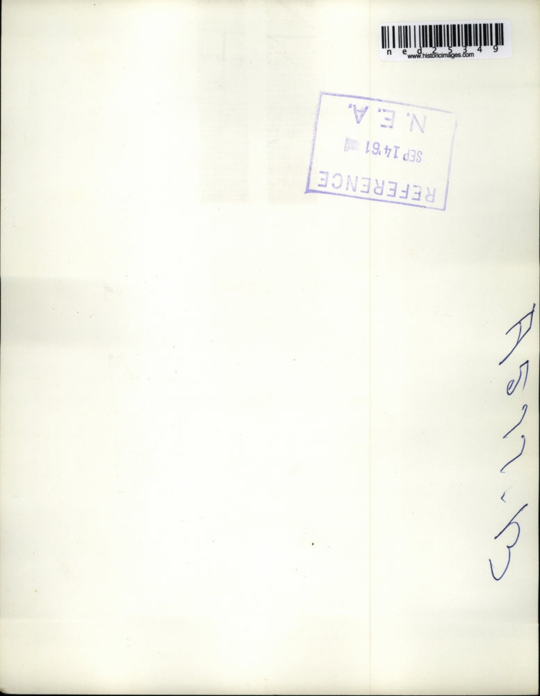 1961 Press Photo East Berliner Crashes Through Brandenburg Gate.