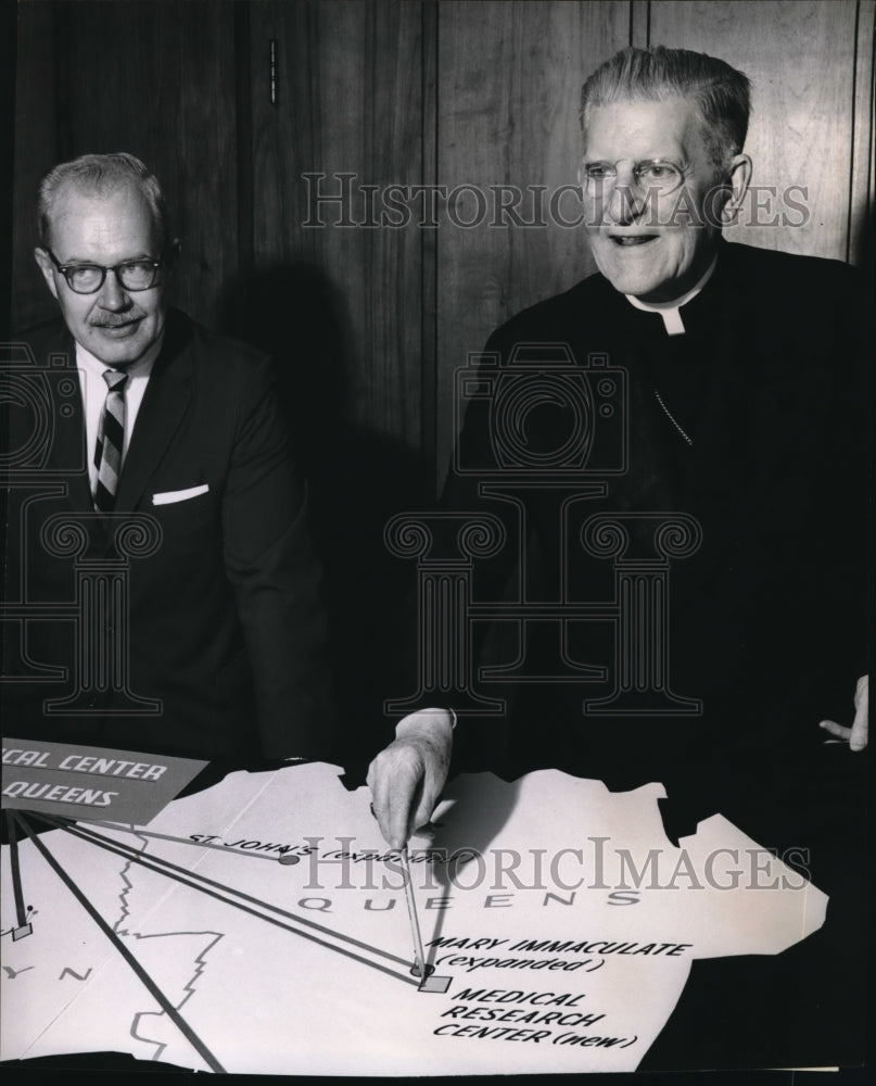 1966 Press Photo Dr. Robert P Whalen and Rev.Brayan J McEntegart og Brooklyn