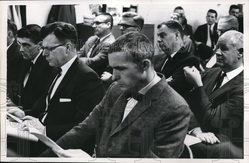 1964 Press Photo Lake Count Mayors At Special Meeting