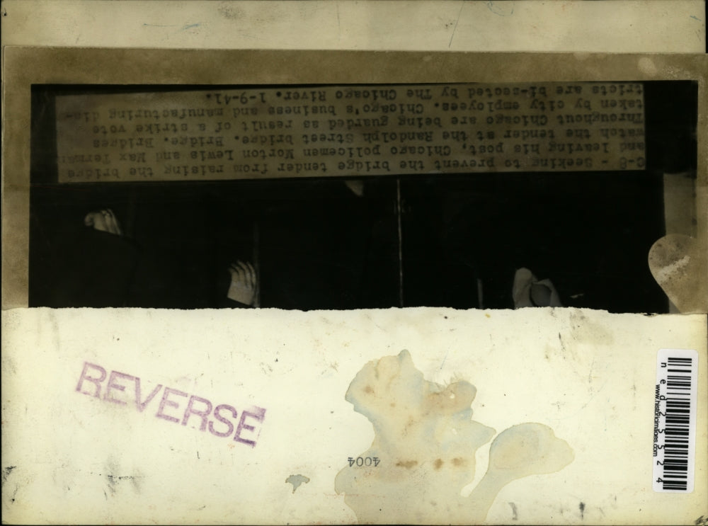 1941 Press Photo Morton Lewis and Max Terman Guard Bridge Booth During Strike in