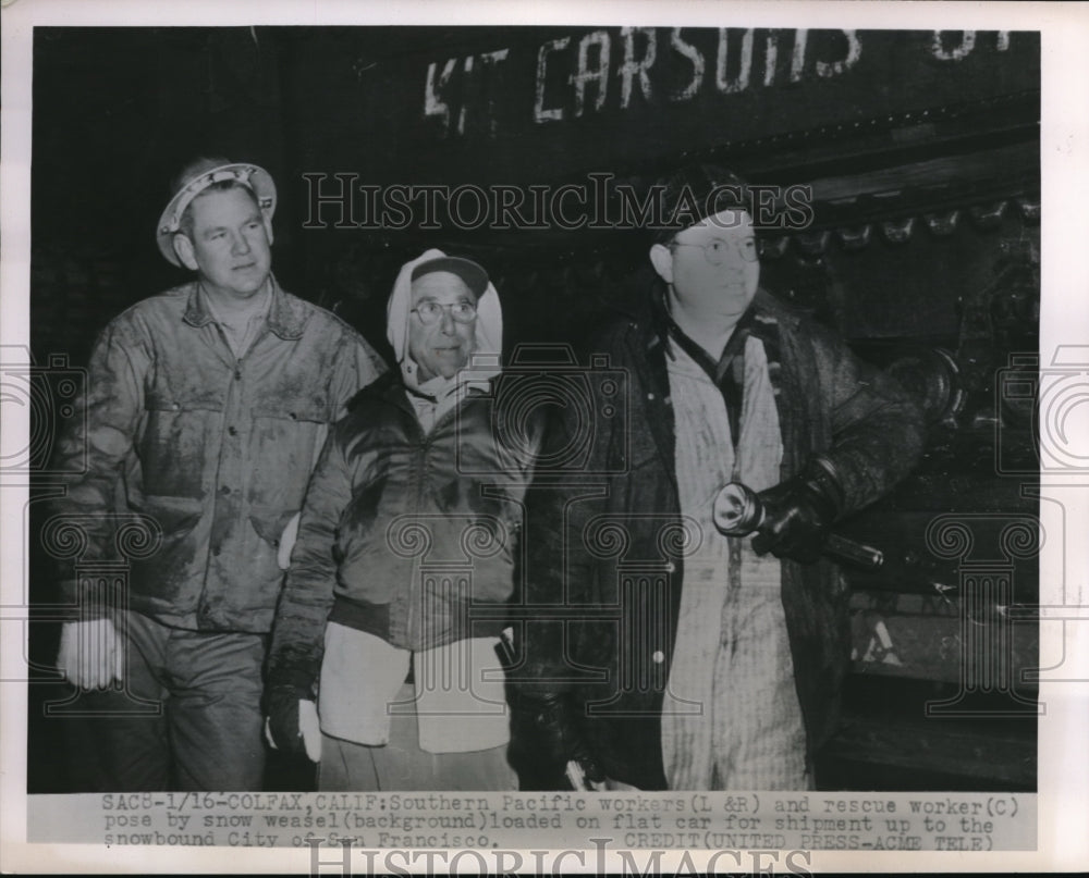 1952 Press Photo Pacific workers and rescue worker pose by snow weasel