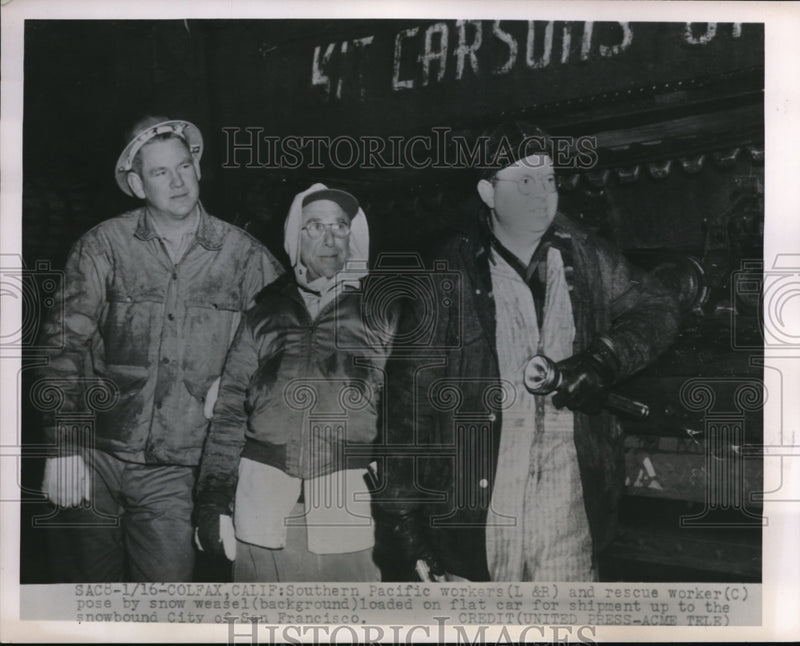 Load image into Gallery viewer, 1952 Press Photo Pacific workers and rescue worker pose by snow weasel
