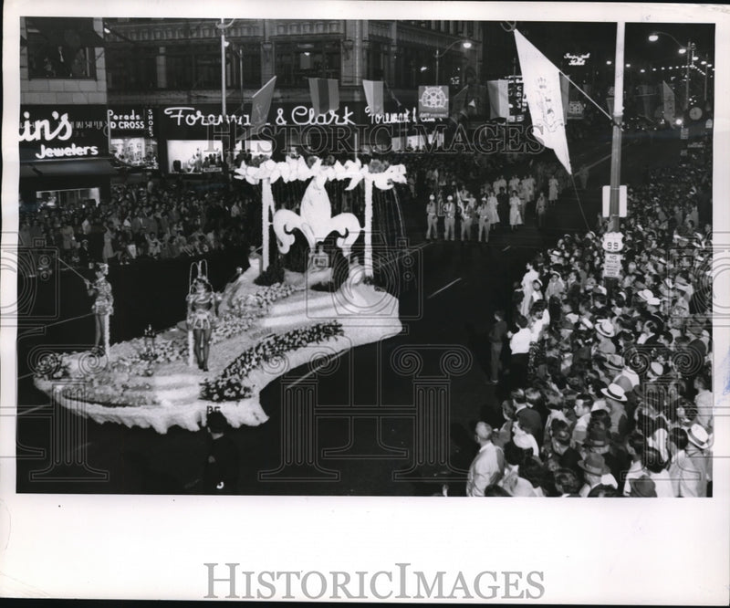Load image into Gallery viewer, 1955 Press Photo "Pride Of The Seas" Is Seattle's Seven Big Parades
