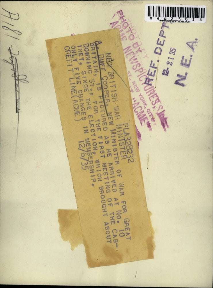 1935 Press Photo A. Duff Cooper Arrives For First Meeting Of The Cabinet