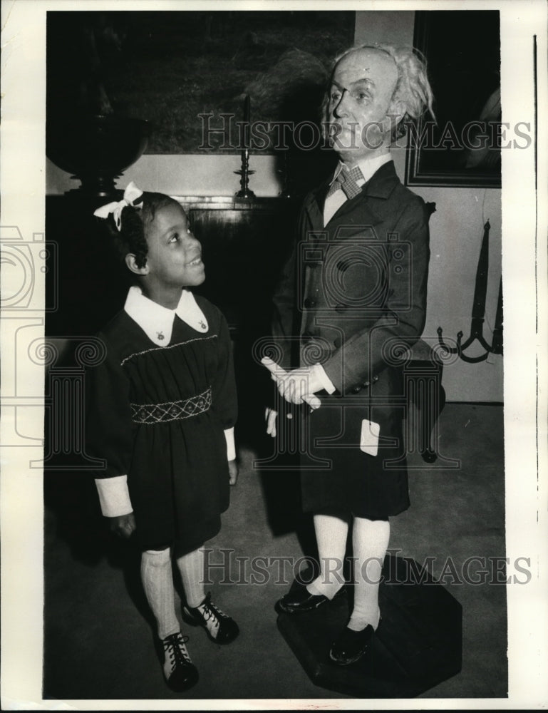1975 Press Photo New York Tonai Brown John Adams Antique Show Boston
