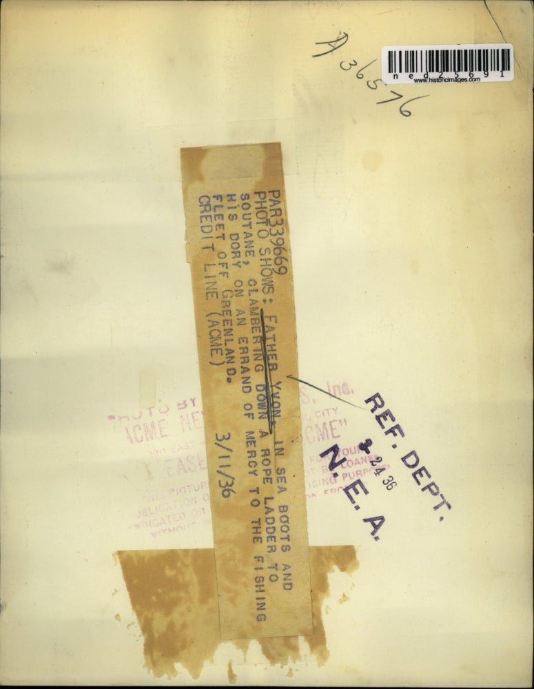 1936 Press Photo Father Yvon, Climbing Down Rope Ladder off Greenland.