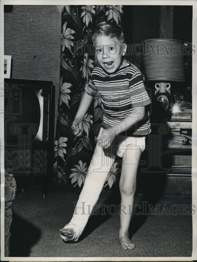 1961 Press Photo St Paul Minn Paul Bradshaw a victim of Juvenile rheumatoid