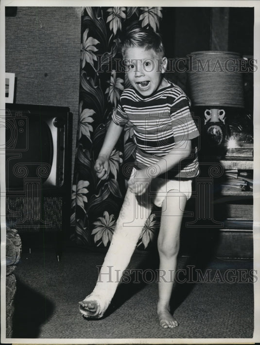 1961 Press Photo St Paul Minn Paul Bradshaw a victim of Juvenile rheumatoid