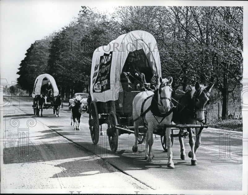 Load image into Gallery viewer, 1960 Press Photo London Ontario Canada Covered wagons make 130 mile trip from
