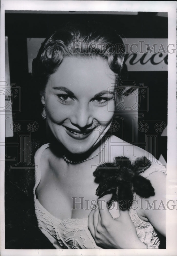 1956 Press Photo Marion Todd Looks Pleased While Wearing Mink Orchid