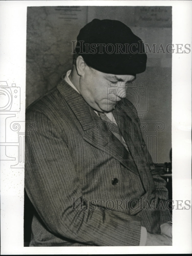 1941 Press Photo Dr. Arthur Torrance questions by police in Mexico