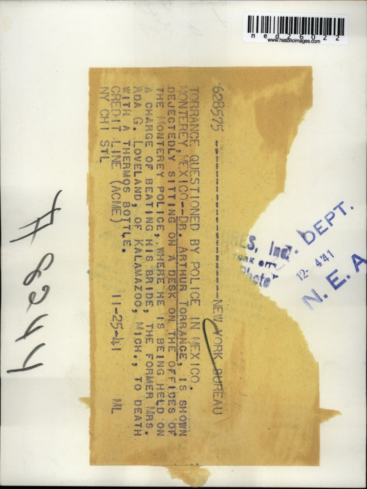 Load image into Gallery viewer, 1941 Press Photo Dr. Arthur Torrance questions by police in Mexico
