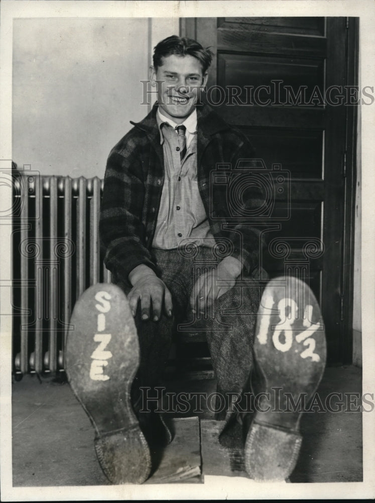 1931 Press Photo State gets Harry Ploszy shoes to find work