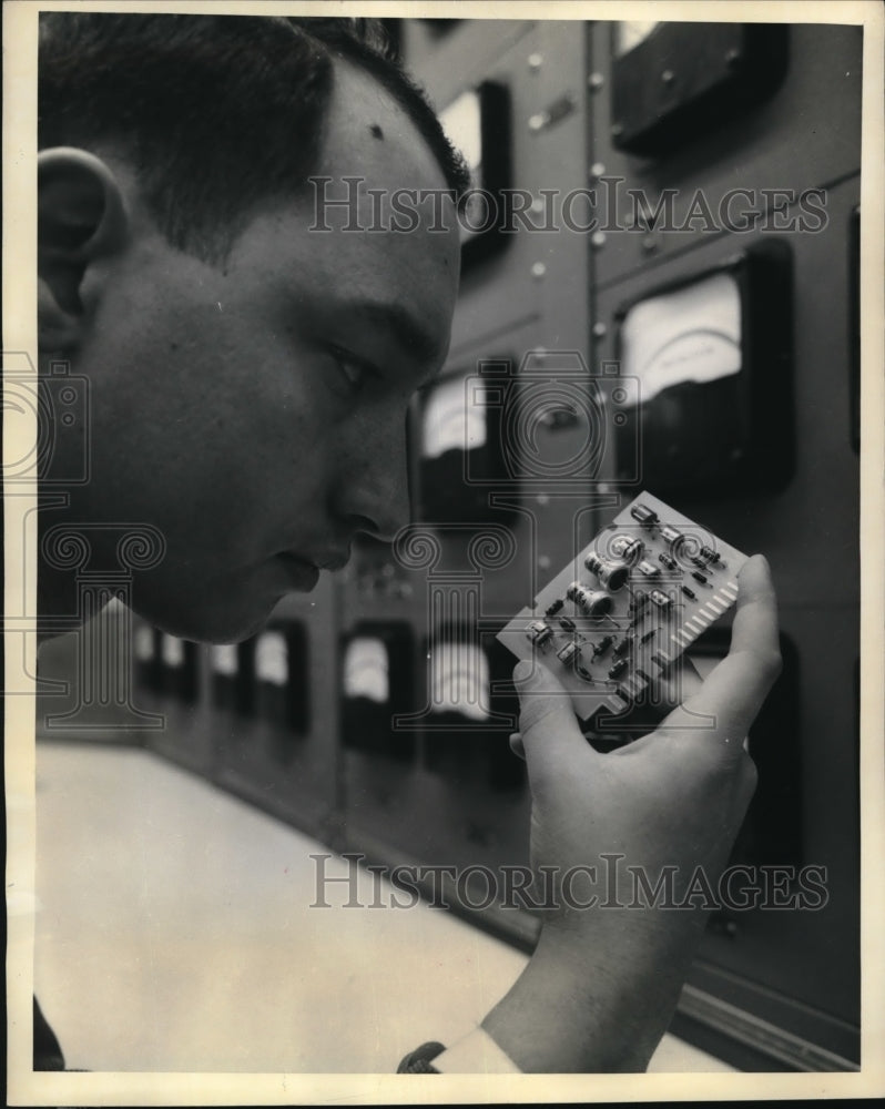 Load image into Gallery viewer, 1957 Press Photo Bugs to eliminate bugs made by Westinghouse Electric
