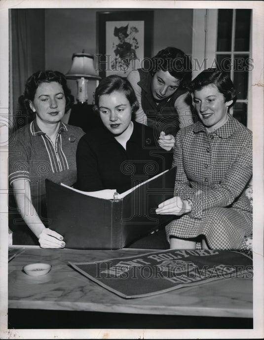 1957 Press Photo Students M. Spencer, M. Mayher, C. Frum & P. Crane plan party