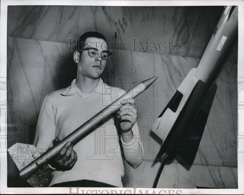 Load image into Gallery viewer, 1956 Press Photo John Thornton holding his homemade missile

