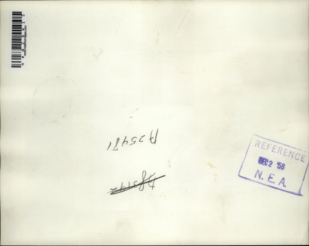 1958 Press Photo Steel workers form a double line in their autos