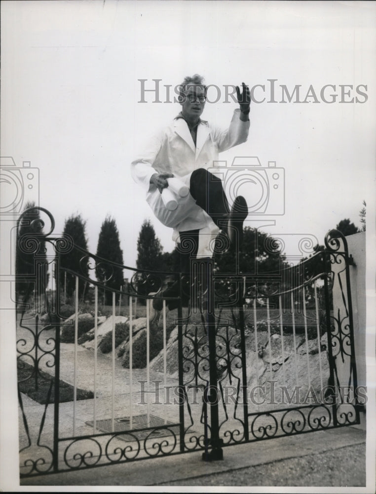 1961 Press Photo Ralph Thomas England Milkman