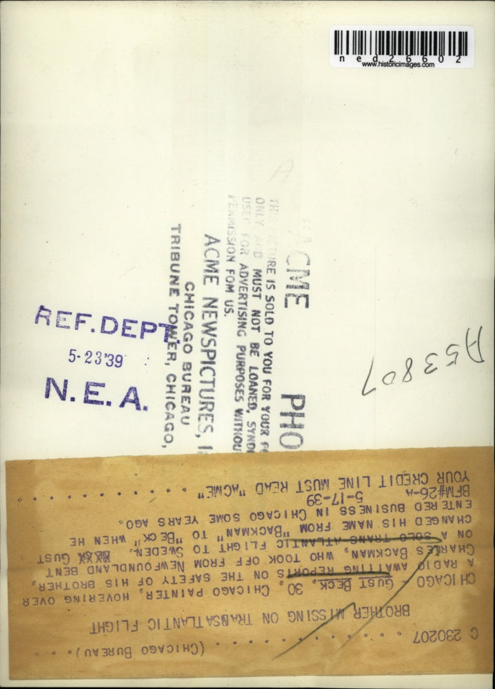 1939 Press Photo Gust Beck a Chicago painter hovers over radio waiting on word