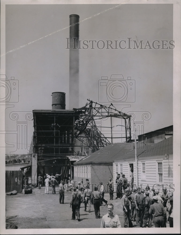 Load image into Gallery viewer, 1946 Press Photo 3 Dead And 8 In Hospital From Blast At Ohio-Apex Co.
