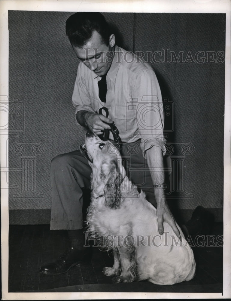 1946 Press Photo Dean Behan Dopey Dog Demonstrates Teaching For Animals