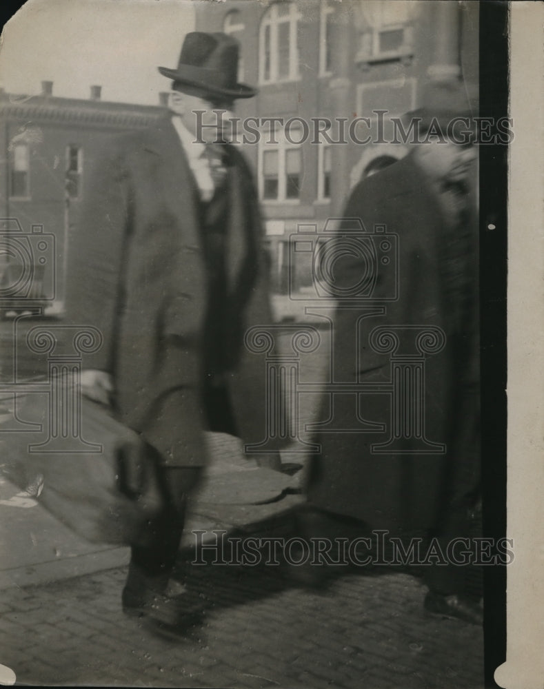 1926 Press Photo Gentleman Walking Art Neff