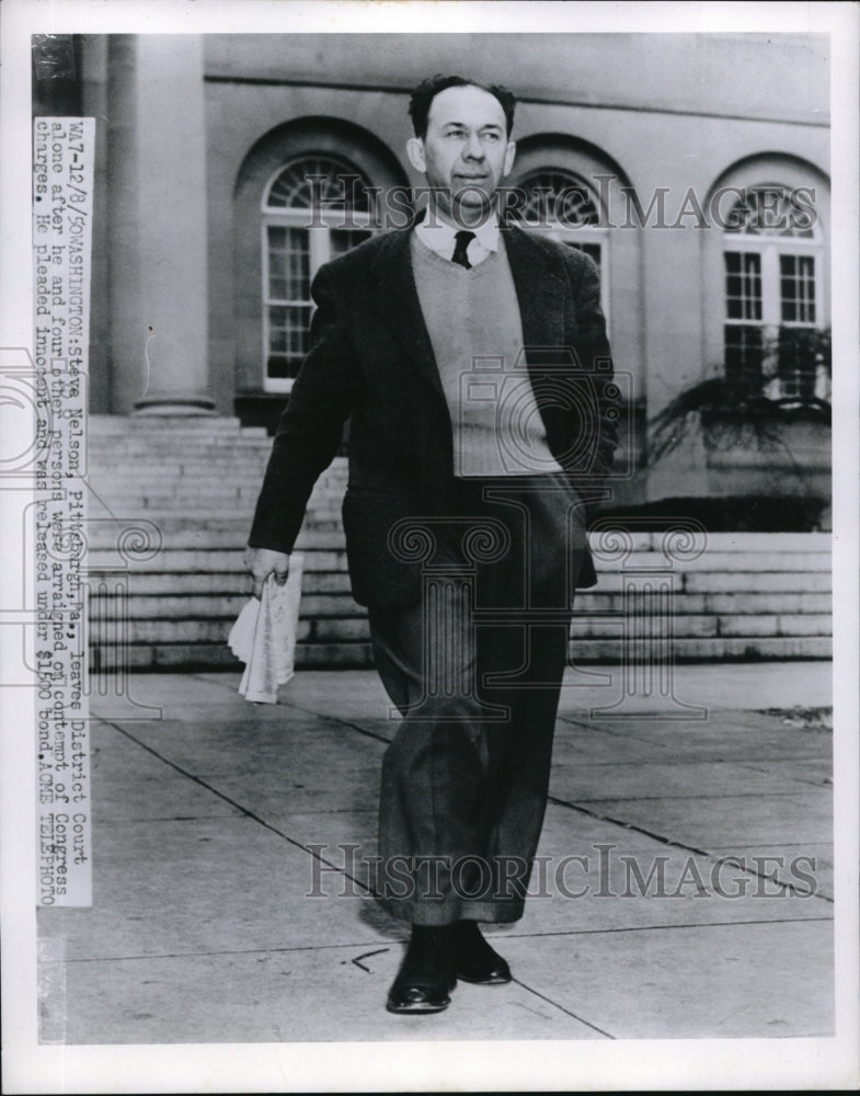 Load image into Gallery viewer, 1950 Press Photo Steve Nelson Leaving Court After Pleading Innocent
