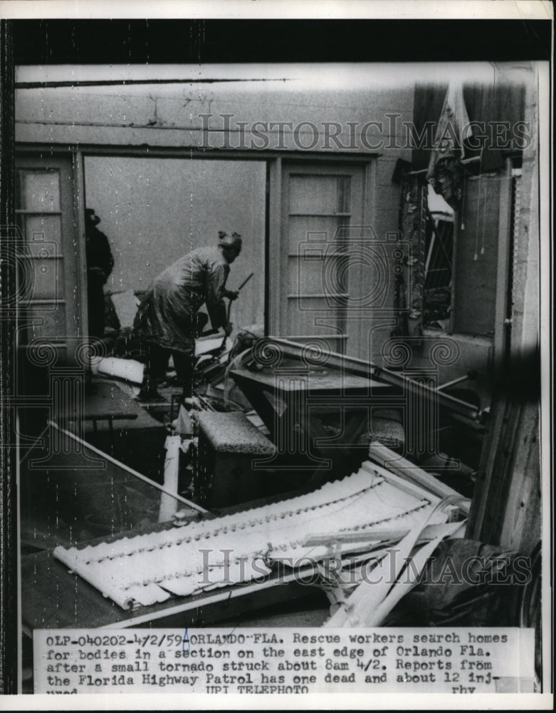 1959 Press Photo Rescue Workers Search Homes For Bodies After Tornado Hits
