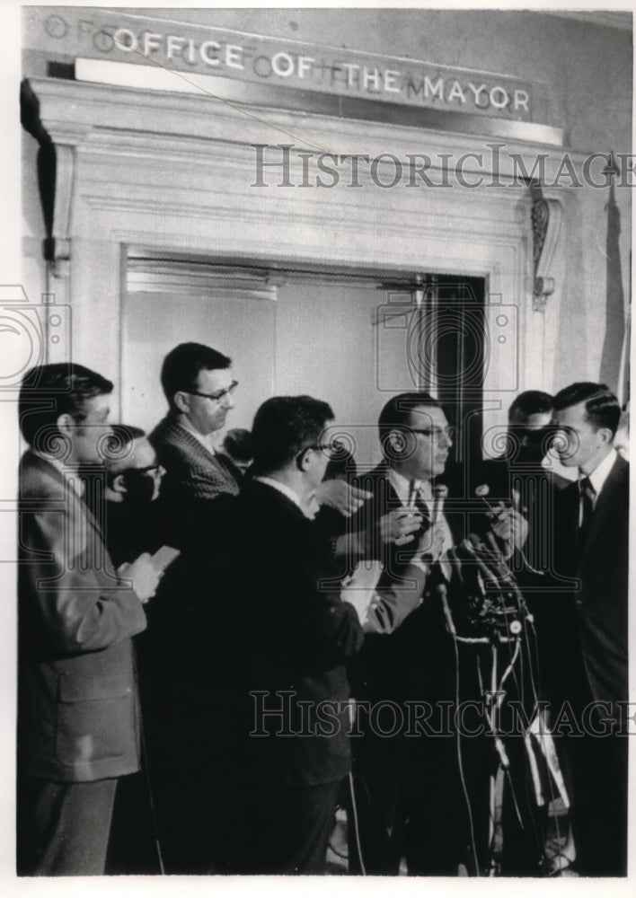 1968 Press Photo (Right-Center) Robert A. Nickey, Chairman of IBEW