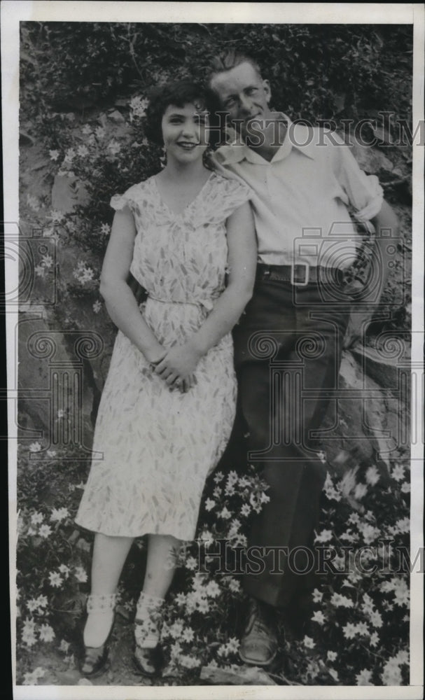 Load image into Gallery viewer, 1934 Press Photo James Jeffery,24 Will Marry Mabel Beach 16
