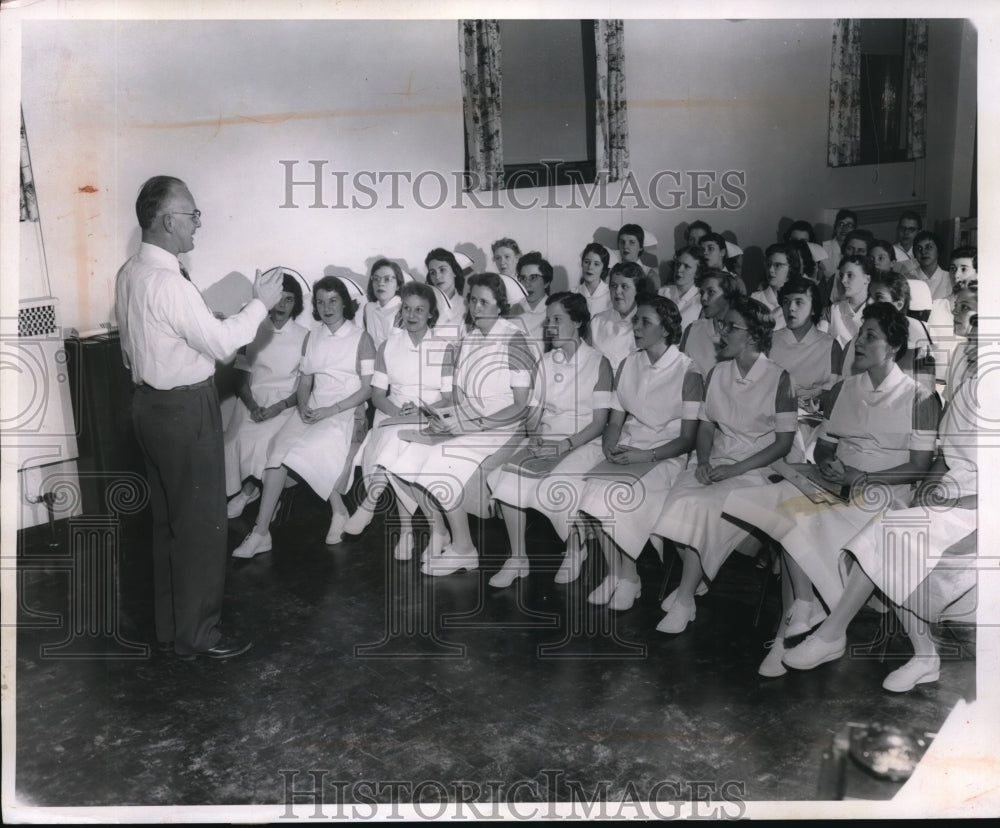 1959 Press Photo Lutheran Hospital student nurses getting ready for concert