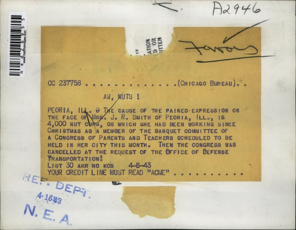 1943 Press Photo Peoria Ill Cause of pained expression on face of MRs J R Smith