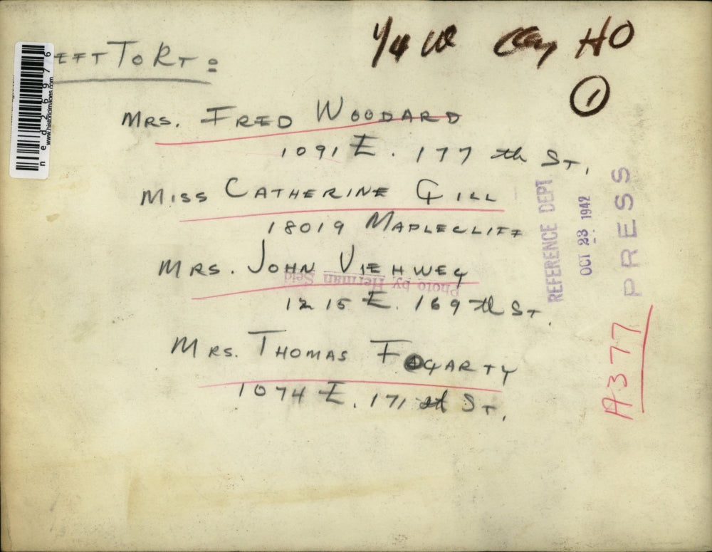 1942 Press Photo Knitting group Mrs Fred Woodward, Miss Catherine Gill, Mrs John