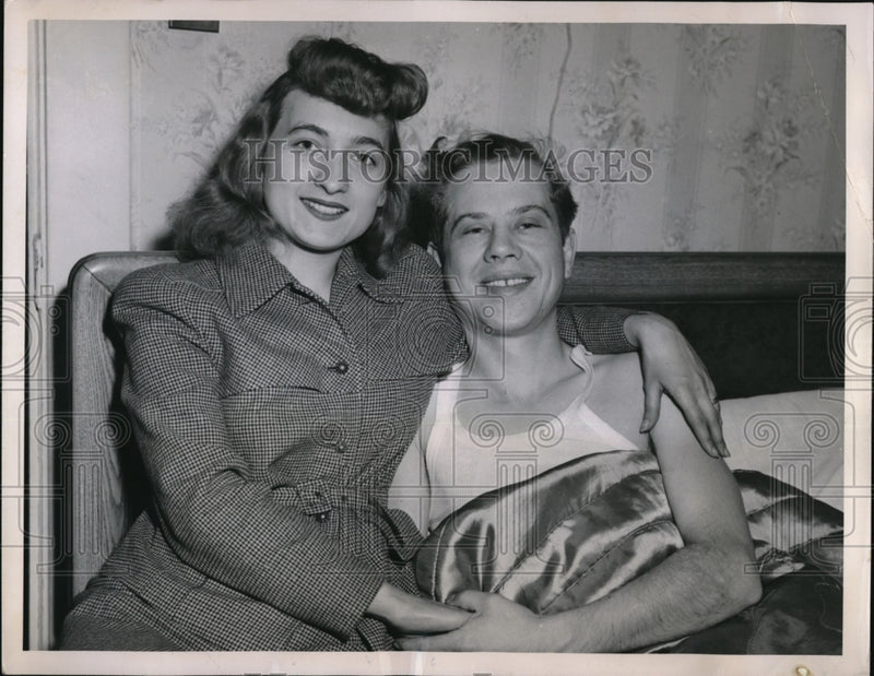 Load image into Gallery viewer, 1950 Press Photo Cleveland Ohio Saved by his wife John Bibsch Jr is alive today
