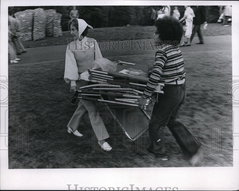 Load image into Gallery viewer, 1970 Press Photo Judy Lowenstein and Anne Ladd
