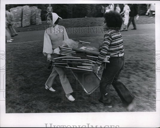 1970 Press Photo Judy Lowenstein and Anne Ladd