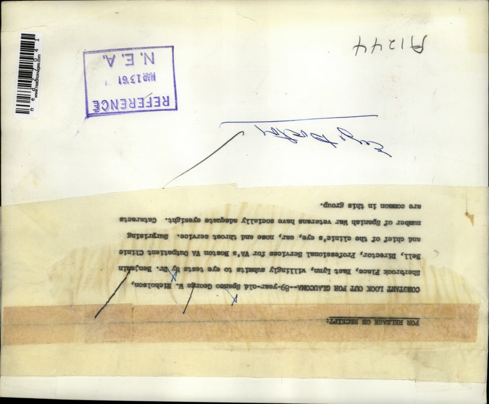 1961 Press Photo 89 year old Spanco George Nicholson submits to ee test by Dr