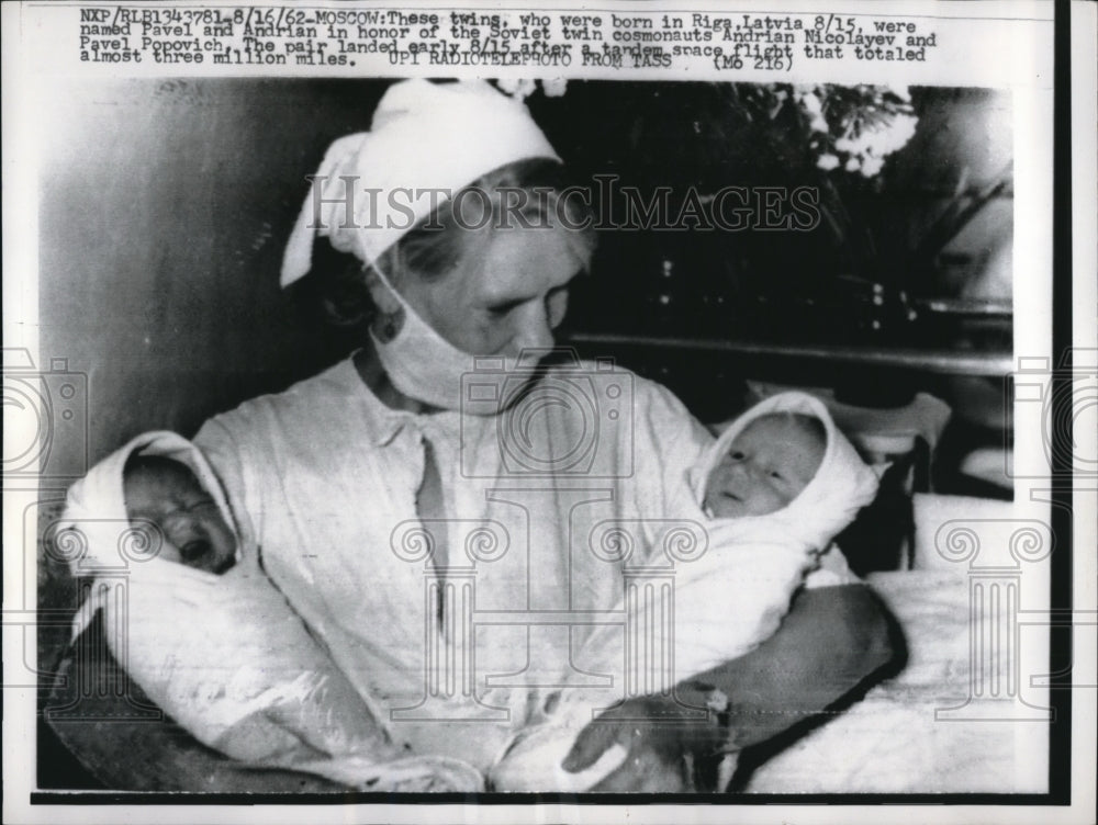 1962 Press Photo Moscow Riga Latvis Andrian Soviet Cosmonauts Children Born