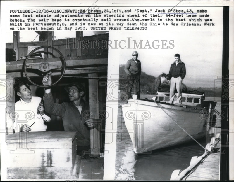 Load image into Gallery viewer, 1956 Press Photo Ed Brown and Jack O'Shea prepare their boat for their voyage
