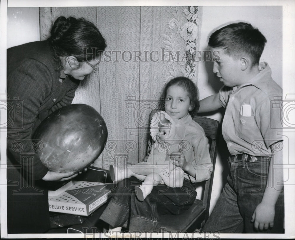 1952 Press Photo Jeanette Tapia whom has leukemia receives a watermelon.