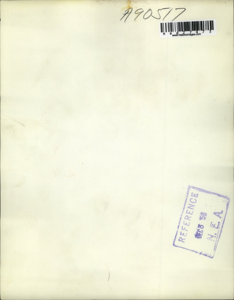 1958 Press Photo Echo Hutson Dries Fingernails Before Leaving For Picket Duty