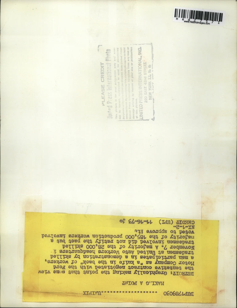 1973 Press Photo Tradesmen at United Auto Workers Protest Tentative Contract in