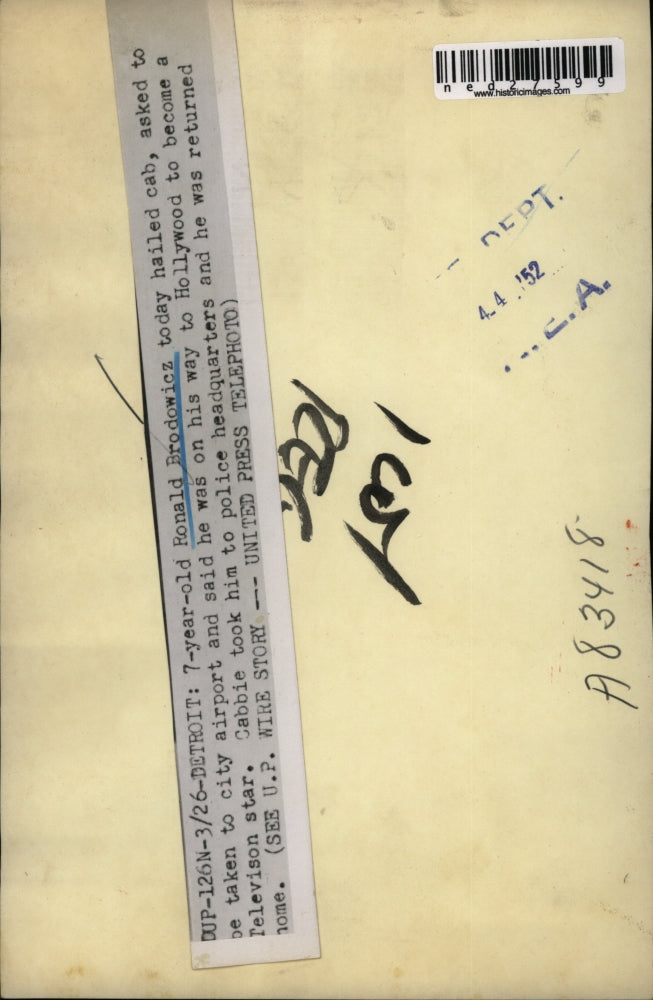 1952 Press Photo Ronald Brodowicz Hailed Cab To Airport To Go To Hollywood